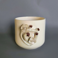 Maceta corazon floreciendo