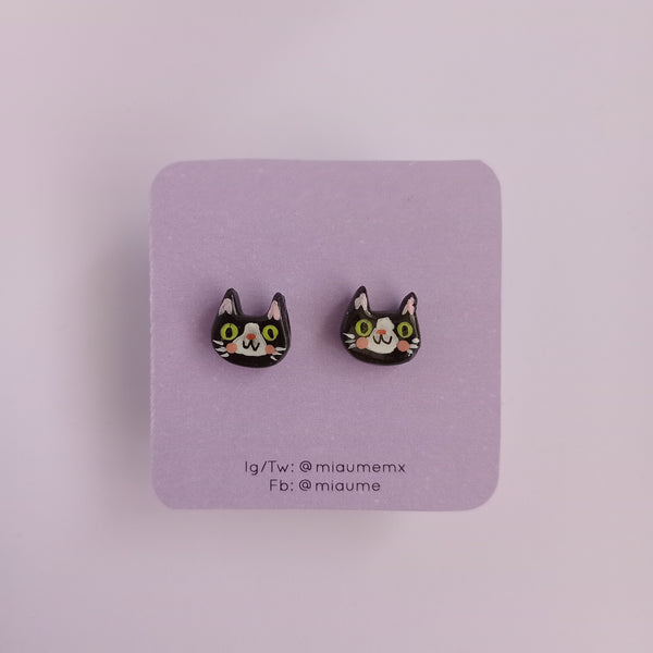 Aretes Gato Negro con Mancha Blanca