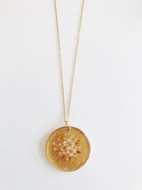 Collar circular flores blancas b