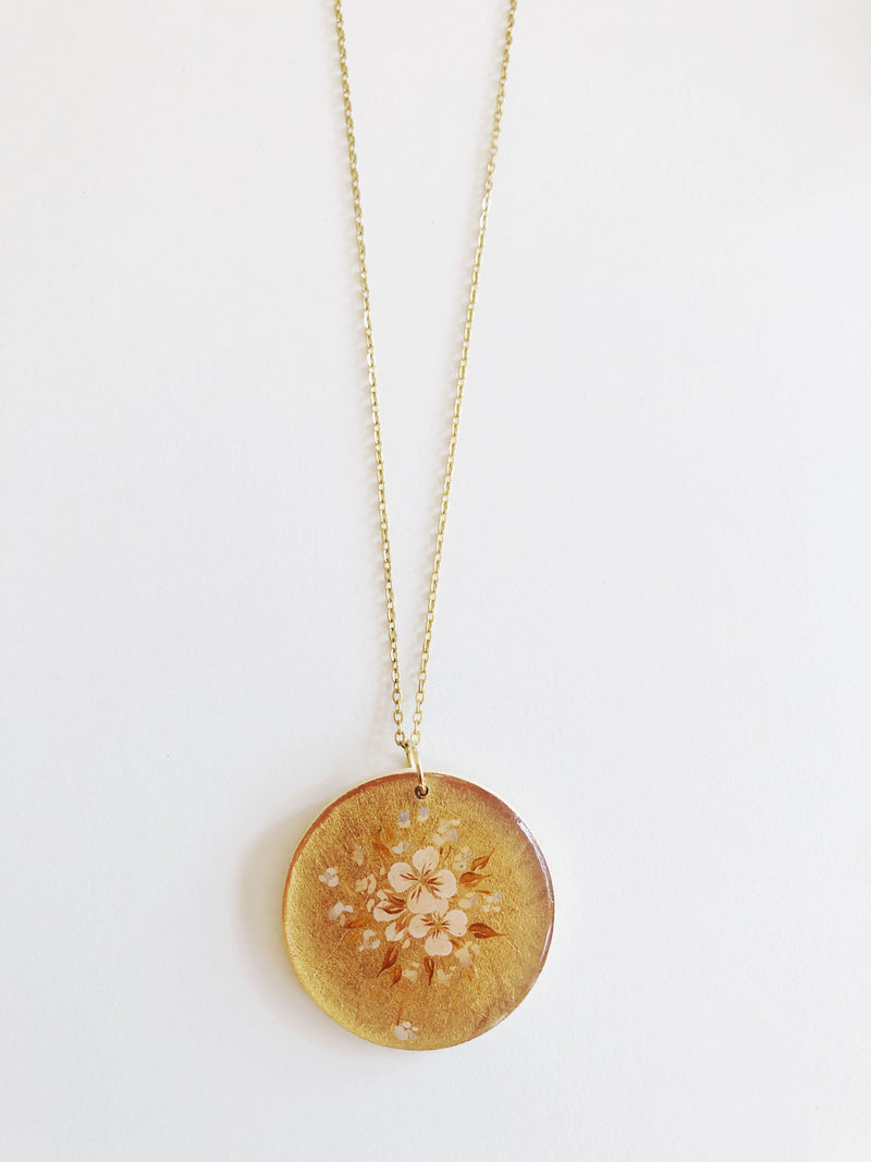 Collar circular flores blancas b