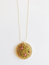 Collar circular flores rojas