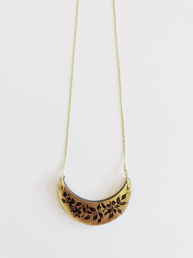 Collar media luna chico negro b