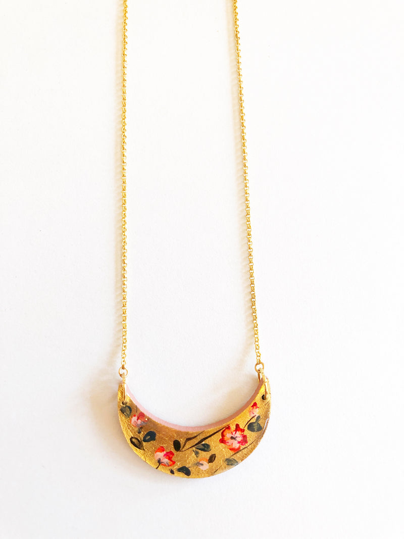 Collar media luna chico rosas b