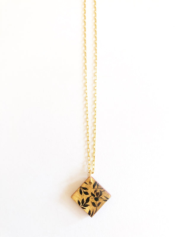 Collar negro rombo chico b