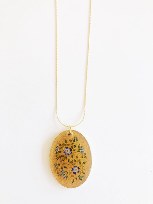 Collar ovalado flores azules