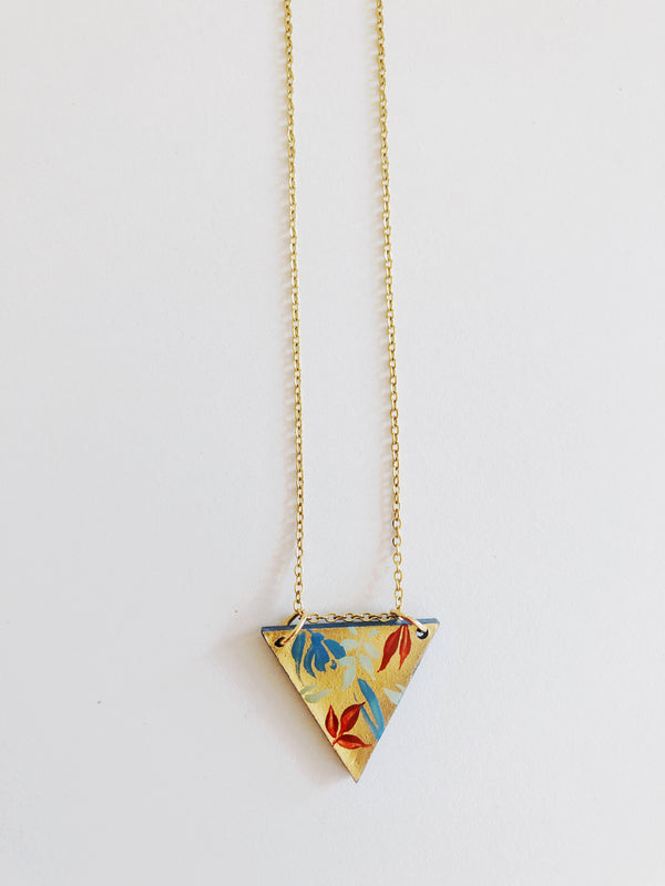 Collar triangulo invierno b