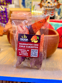Manguitos con chile bañado de chocolate amargo