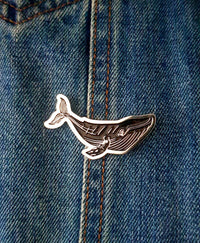 Pin Ballena Azul