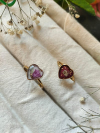 Anillo ajustable con flores corazón dorado