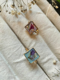 Anillo ajustable con flores cuadrado dorado