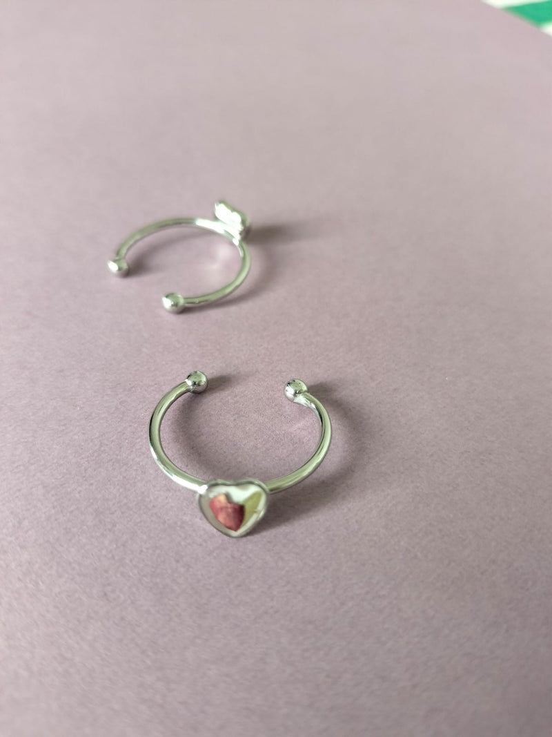 Anillo ajustable con flores corazón mini plateado