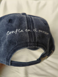 Gorra monsteras bordadas