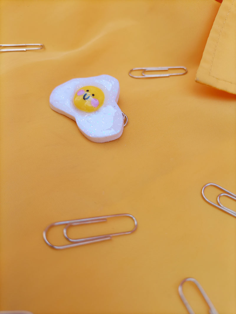 Pin "Huevito Feliz"