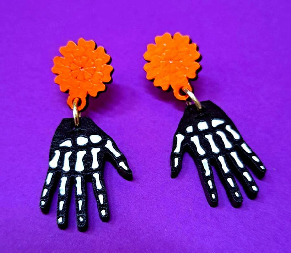 Aretes Mano Calavera